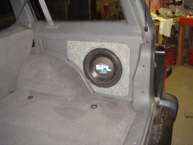 Cherokee install jeep speaker #1