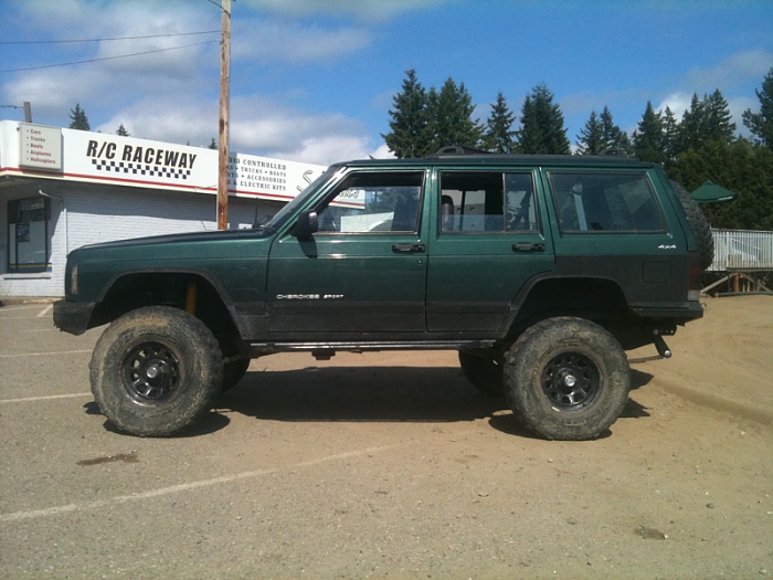 Jeep cherokee with rubicon express 3.5 lift