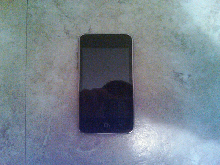 ipod touch 3rd gen 8GB-utf-8bsu1hmdaynzitmjaxmtazmtetmtczmi5qcgc.jpg