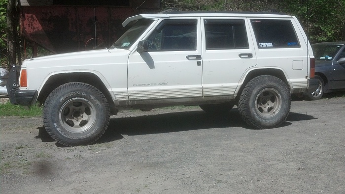 Anyone running 31s on your stock XJ? if so, pictures please-img_20130516_152029_287.jpg