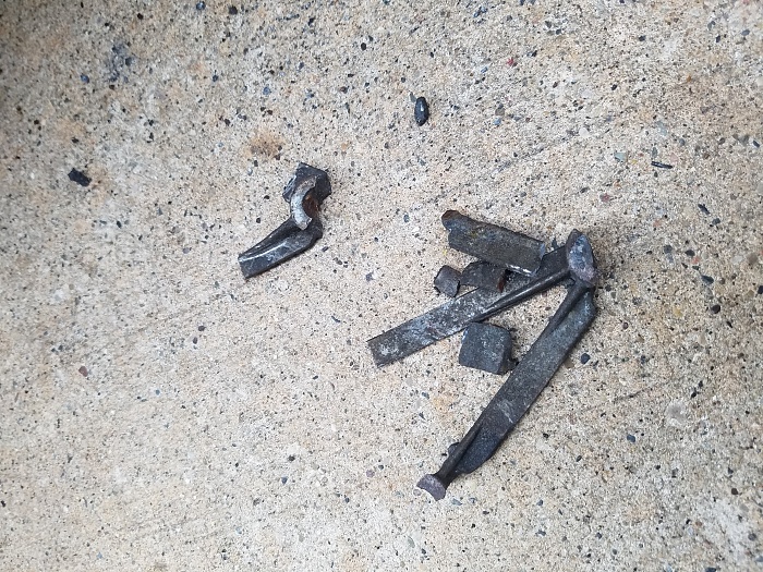 Cut Steering Gear box bolts-20160819_133413.jpg