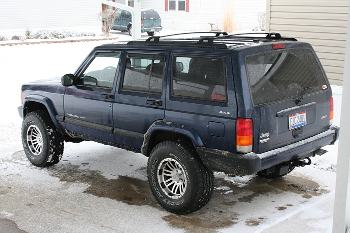 200,000-cherokee-3in-lift-31x10.50-tires-001.jpg