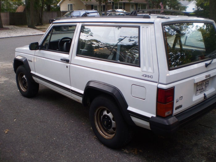 PA cherokee club-95-2-door-white.jpg