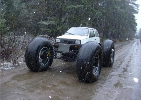 PA cherokee club-.baa-mini-car-huge-tires.jpg