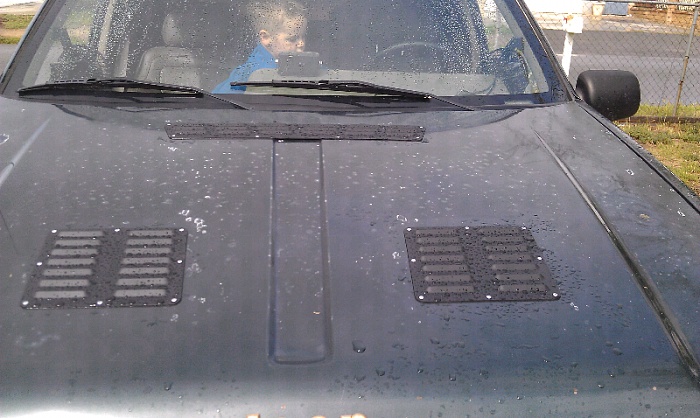 Hood louvers-forumrunner_20120326_101103.jpg