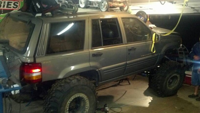 1 ton grand cherokee-uploadfromtaptalk1381893124466.jpg