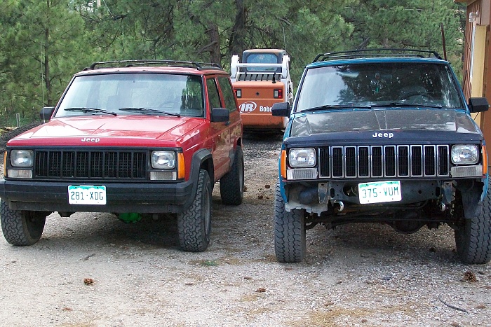 Your XJ Parked Next to a Stock Xj Picture Thread!-044.jpg