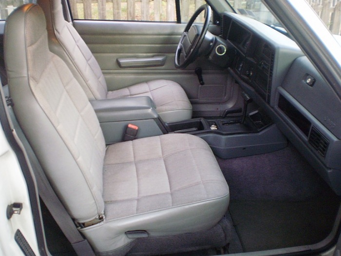 2 door cherokee club-95interior.jpg