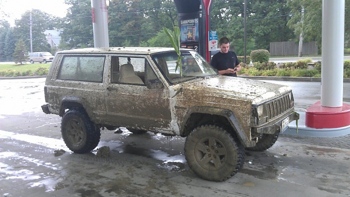 2 door cherokee club-muddy-moomoo.jpg