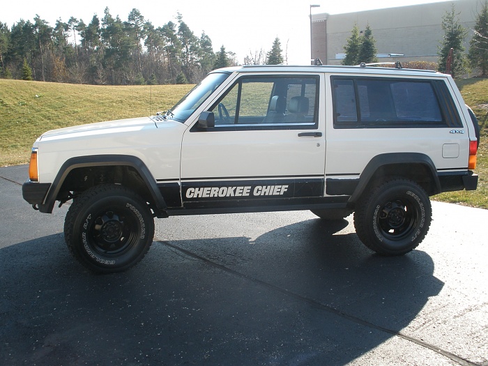 2 door cherokee club-pb150070.jpg