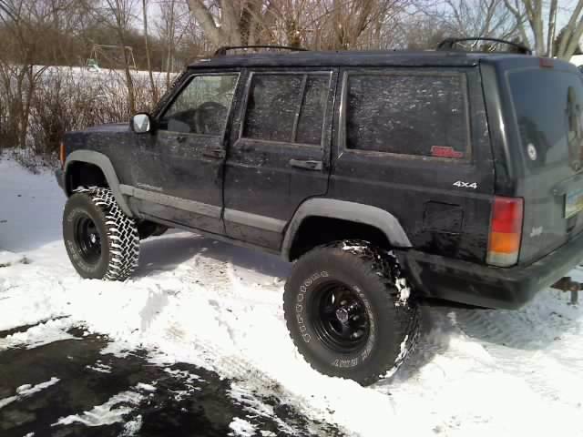 Looking for a pic of 32's on a 15x10 rim with 4 inch backspacing - Jeep