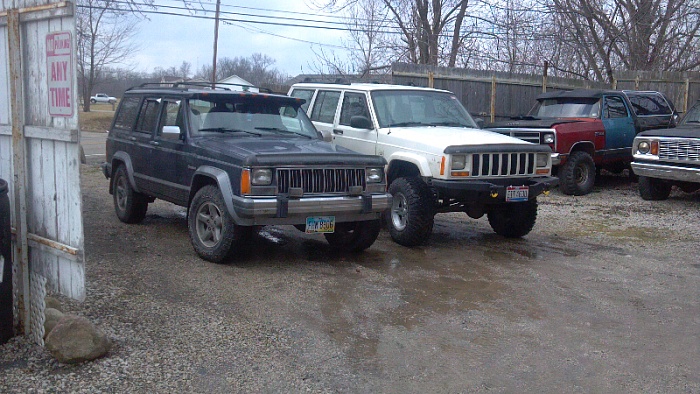 Your XJ Parked Next to a Stock Xj Picture Thread!-forumrunner_20130225_202712.jpg