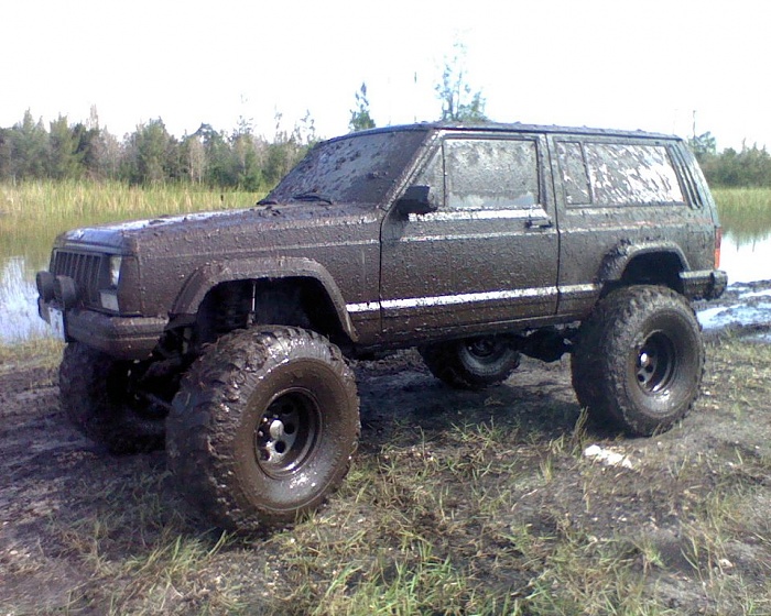 post the favorite picture of your jeep.-298057_280692041952715_493398877_n.jpg