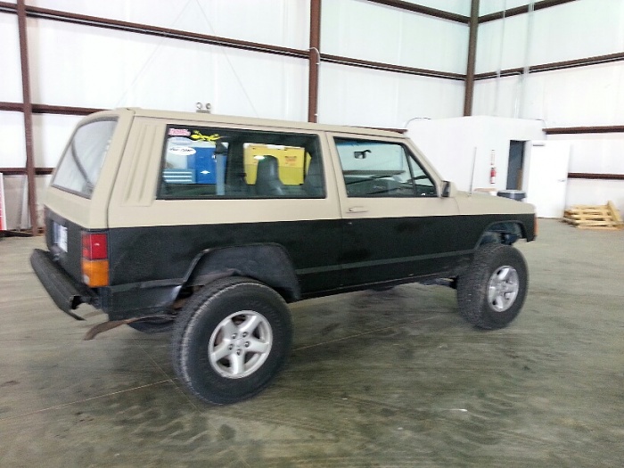 2 door cherokee club-jeep-painted.jpg