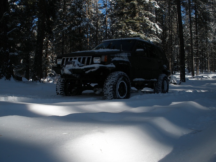 your jeep in the snow-pc020632.jpg