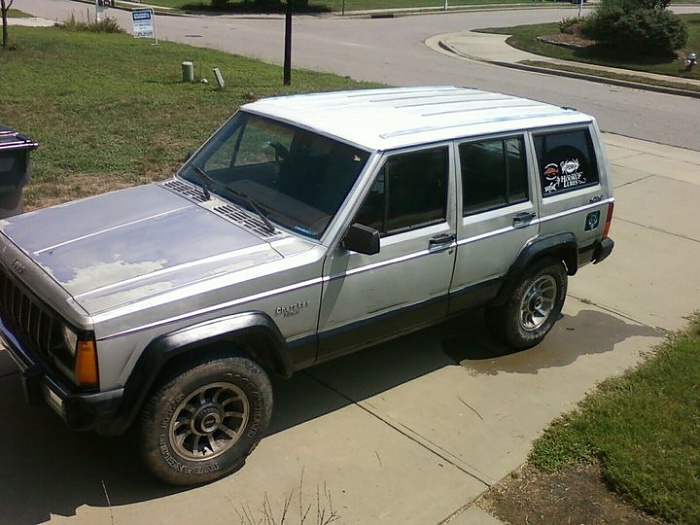 xj &quot;cruiser&quot;-chomper-white-roof.jpg