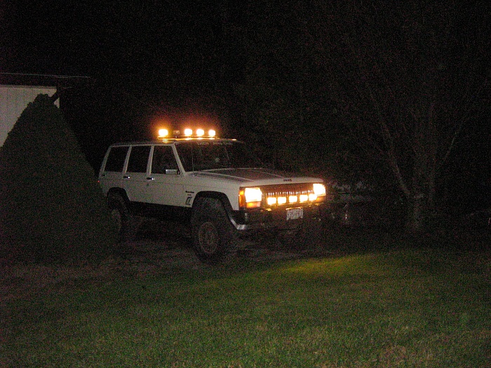 cherokee roof rack/ light bars (and bumper lights)-img_1630.jpg