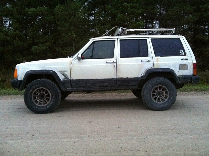 What did you do to your Cherokee today?-peep.jpg