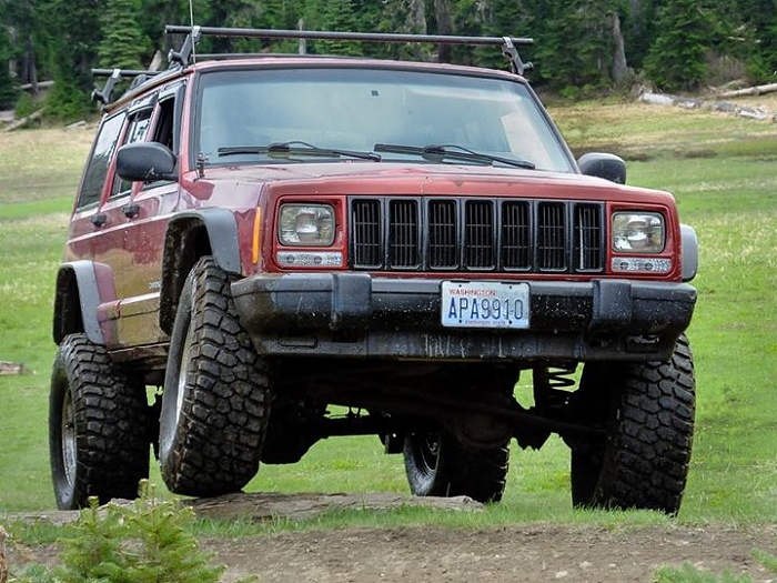 post the favorite picture of your jeep.-_facebook_1256975103_.jpg