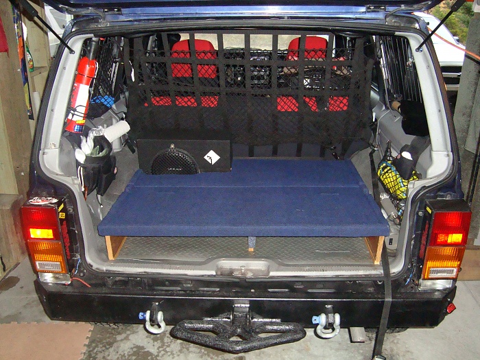 subs in the rear hatch-dsc03323.jpg