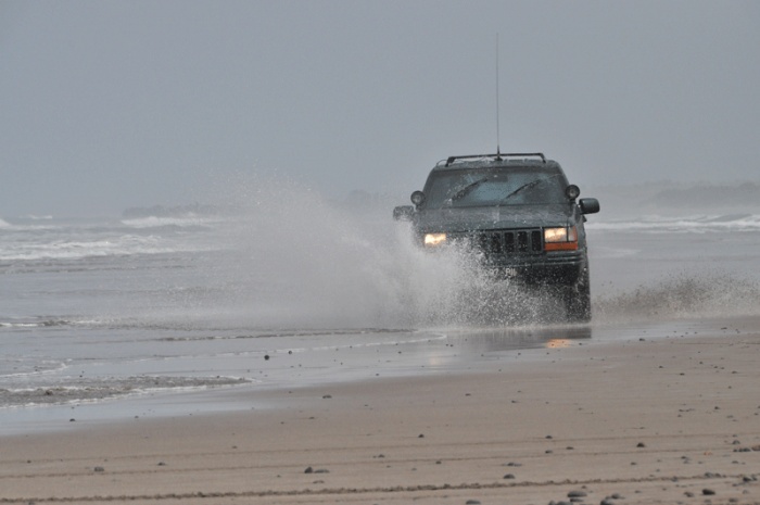 post the favorite picture of your jeep.-pantai-sel-garut-4.jpg