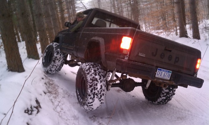 Pictures of Your XJ in snow-164387_1829104646217_1198362827_2195897_1544945_n.jpg