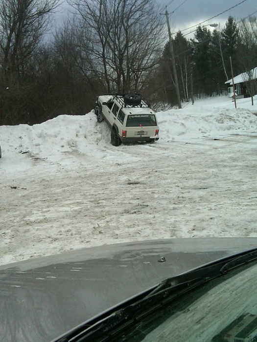 Post a pic-jeep-snow-bank.jpg