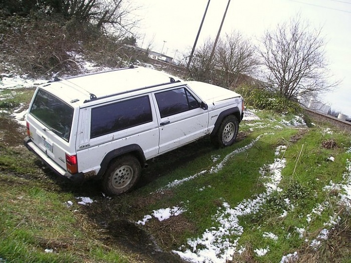 2 door cherokee club-184391_196682960356613_100000447305780_659591_6201135_n.jpg