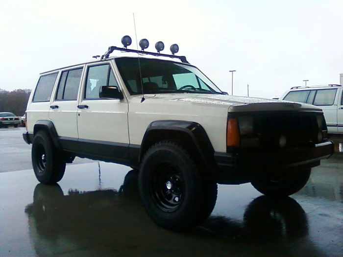 the White xj club-image-2564764452.jpg