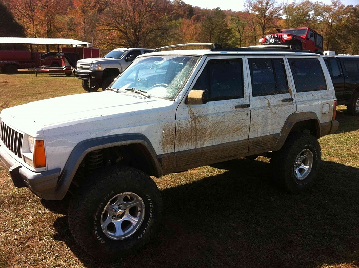 the White xj club-dirty-jeep-2.jpg