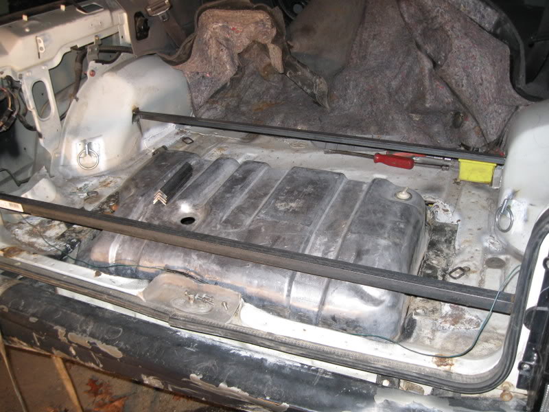 removing a 2002 jeep grand cherokee fuel tank